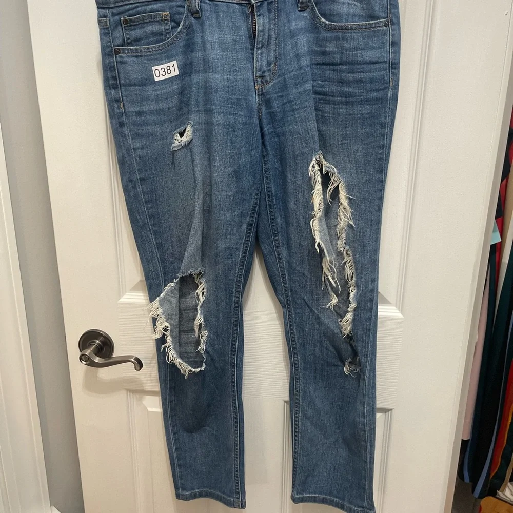 A.n.a jeans very distressed size 4 good condition - Picture 3 of 12